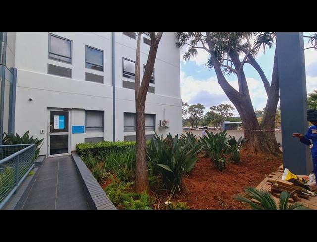 BUSINESS PROPERTY TO RENT IN LYNNWOOD MANOR